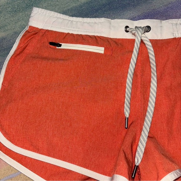 Vuori Tavi Shorts women’s Size Small - Picture 6 of 9